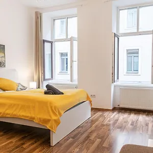 Apartament Peaceful 1br Apt. Near Metro Station Langenfeldg., Wiedeń